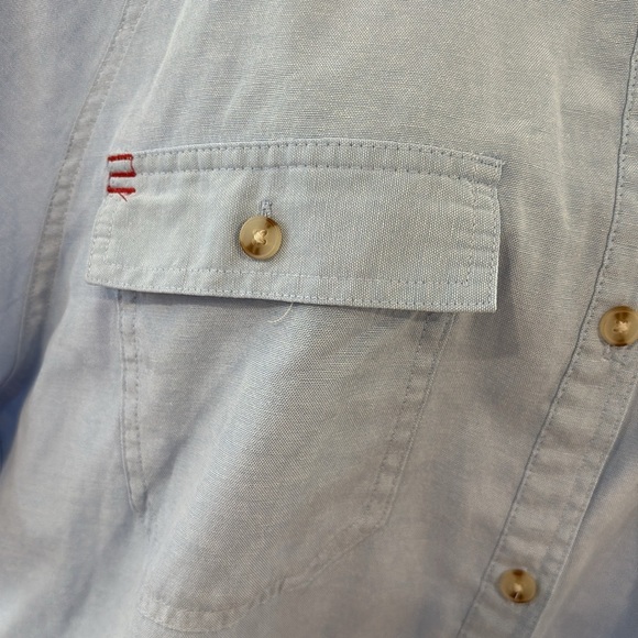 Urban Outfitters light blue shirt sleeve button down w/2 front pockets.  Size S - Picture 4 of 9
